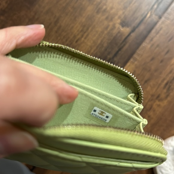 Chanel green zip around wallet - Picture 5 of 6